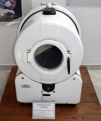 Automatická pračka vyrobená kolem roku 1948 ve státě Indiana USA